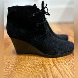 ◾️Via Spiga Suede Booties◾️